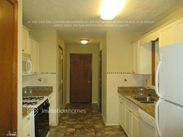 Building Photo - 3142 Country Lake Dr