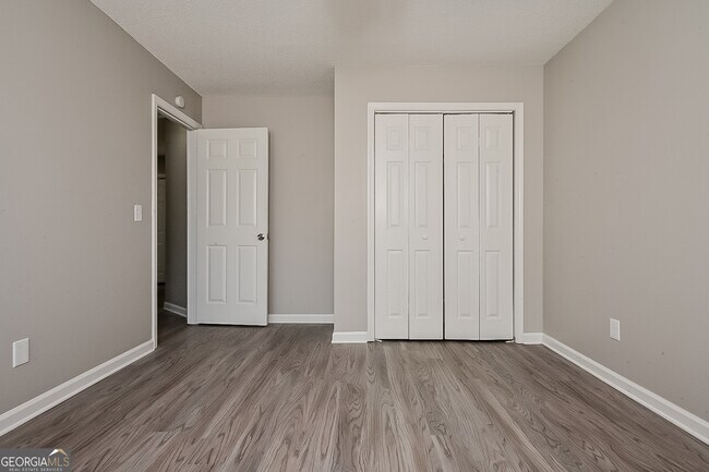Building Photo - 325 Countryside Ln