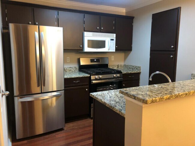 Building Photo - 2022 River Heights Walk SE