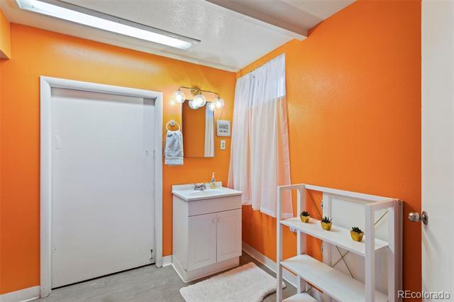 Building Photo - 1550 Happiness Dr