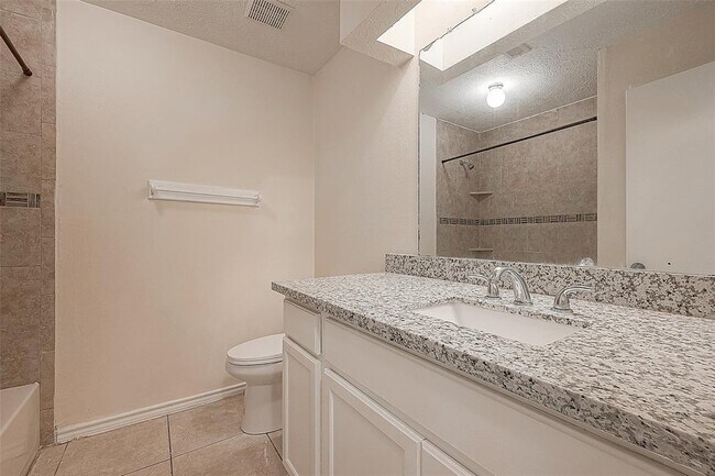 Building Photo - 1615 Millbury Dr