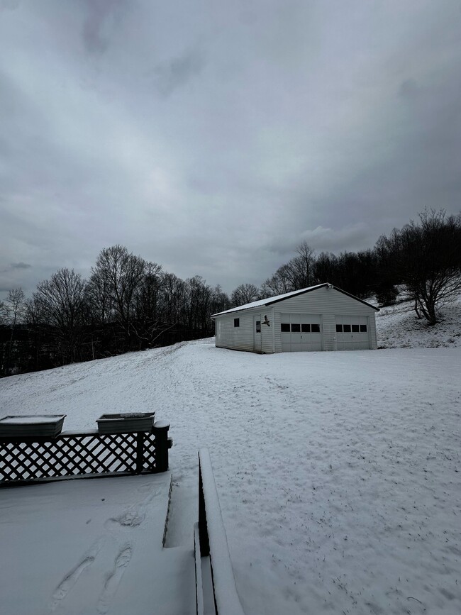 Building Photo - 223 Vinegar Hill Rd