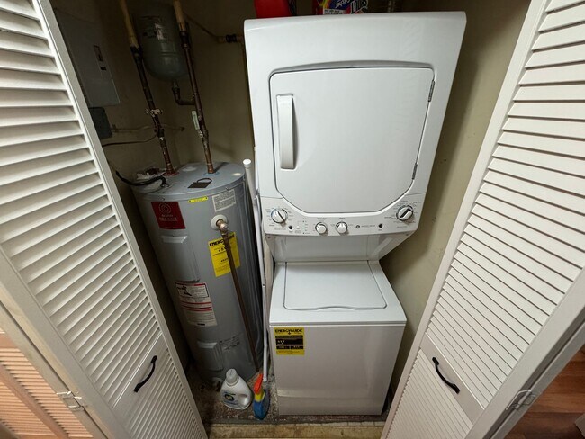 Building Photo - Bright And Spacious 2 Bed 2 Bath Condo In Ramblewood At Daventry