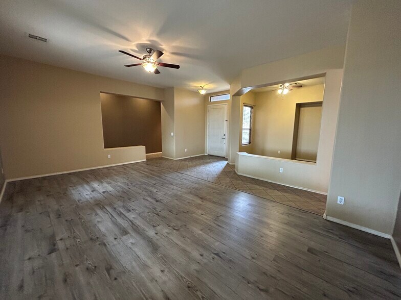 Building Photo - 25415 N 39th Ave