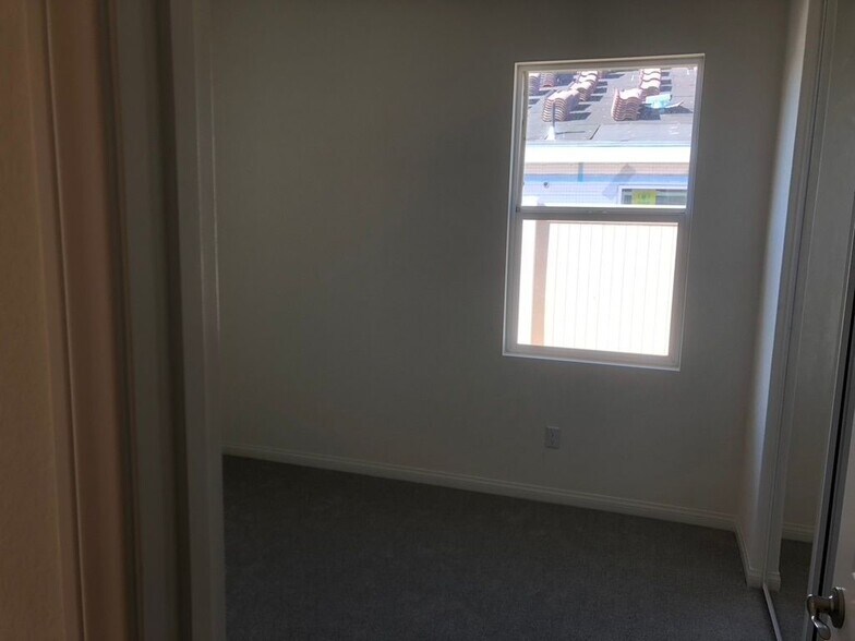 Building Photo - 19806 Barnfield Pl