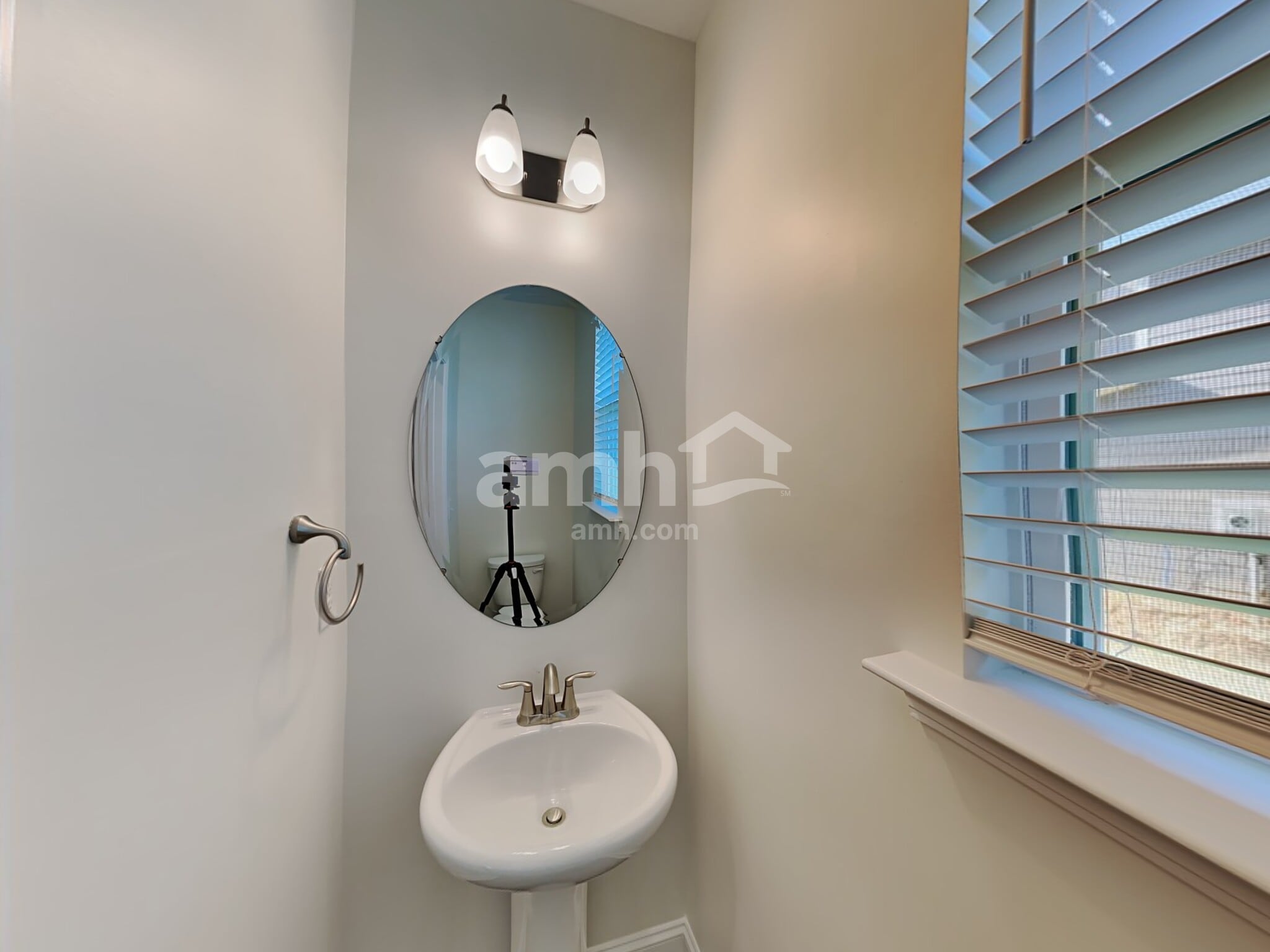 Building Photo - 6192 W Calle Lingo