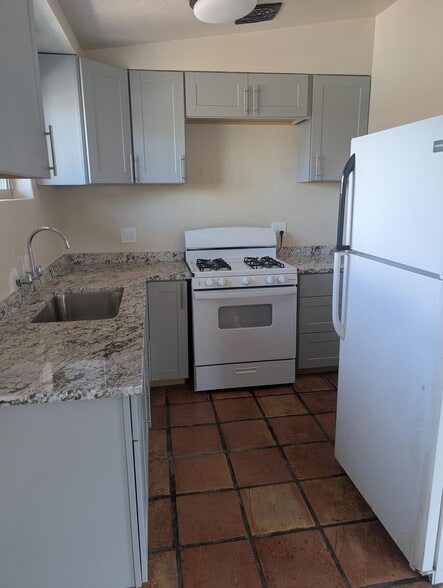 Building Photo - 2231 E Grant Rd