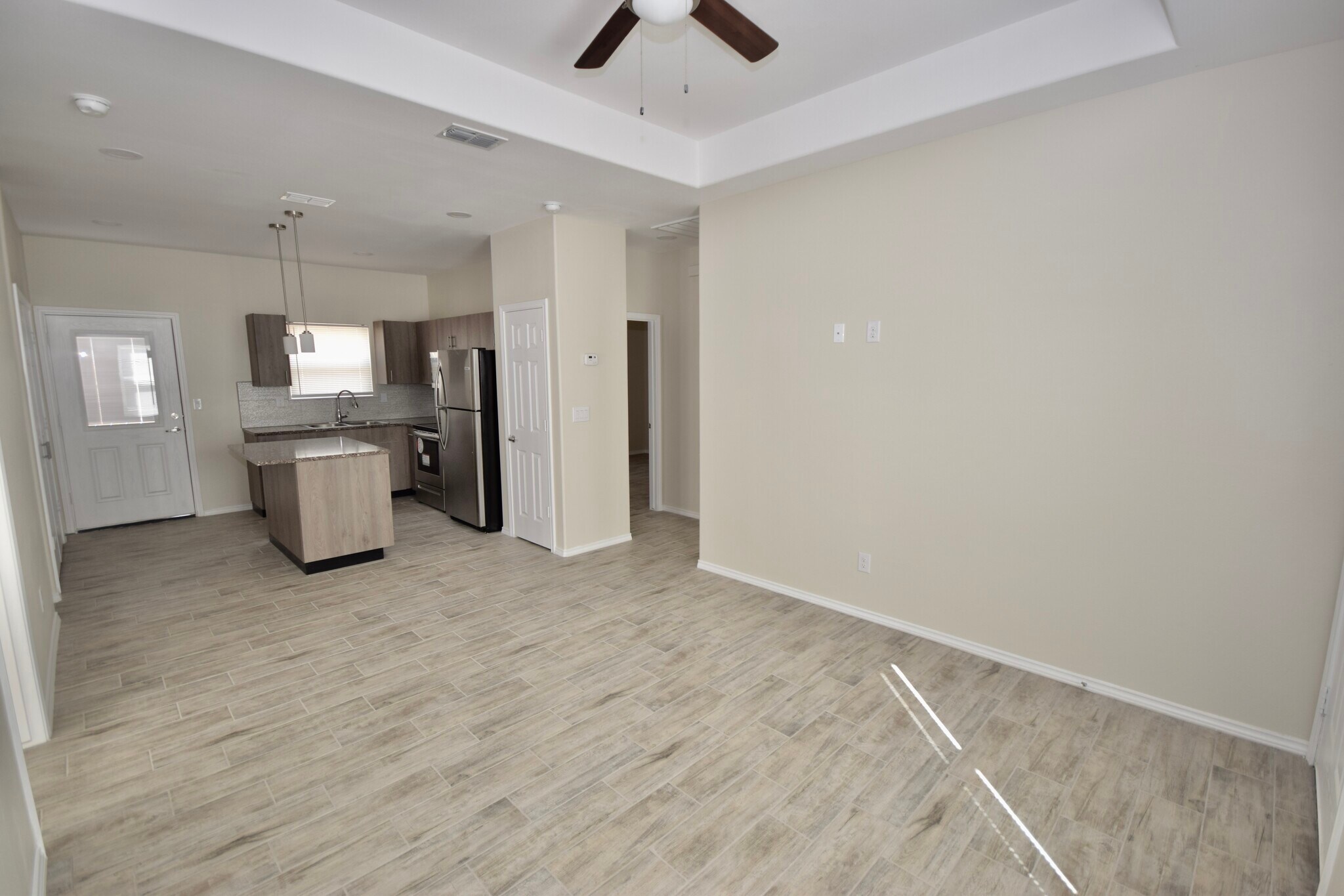 Building Photo - 5000 N Hiawatha Dr