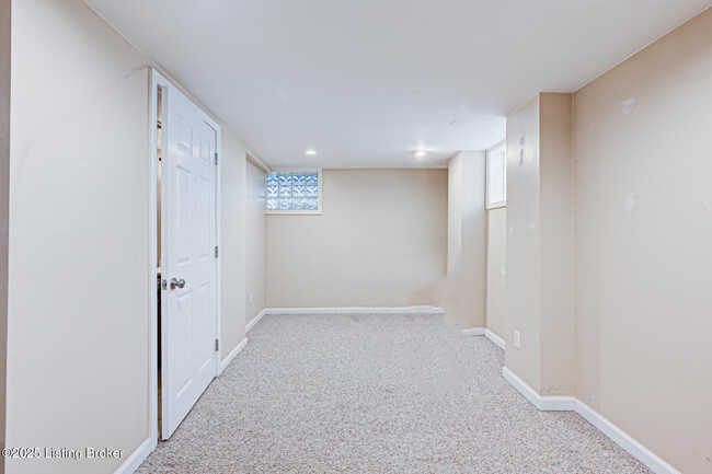 Building Photo - 2418 Brighton Dr
