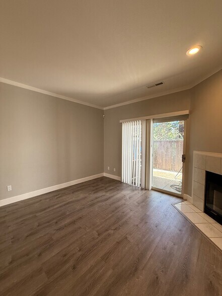 Building Photo - 1293 Eardley Ave