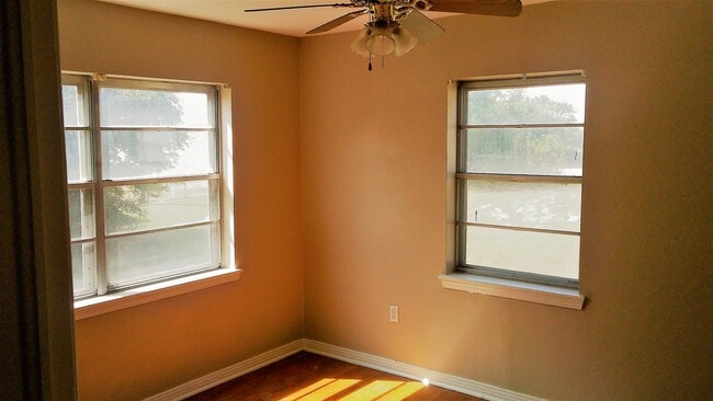 Building Photo - 15585 TX-36