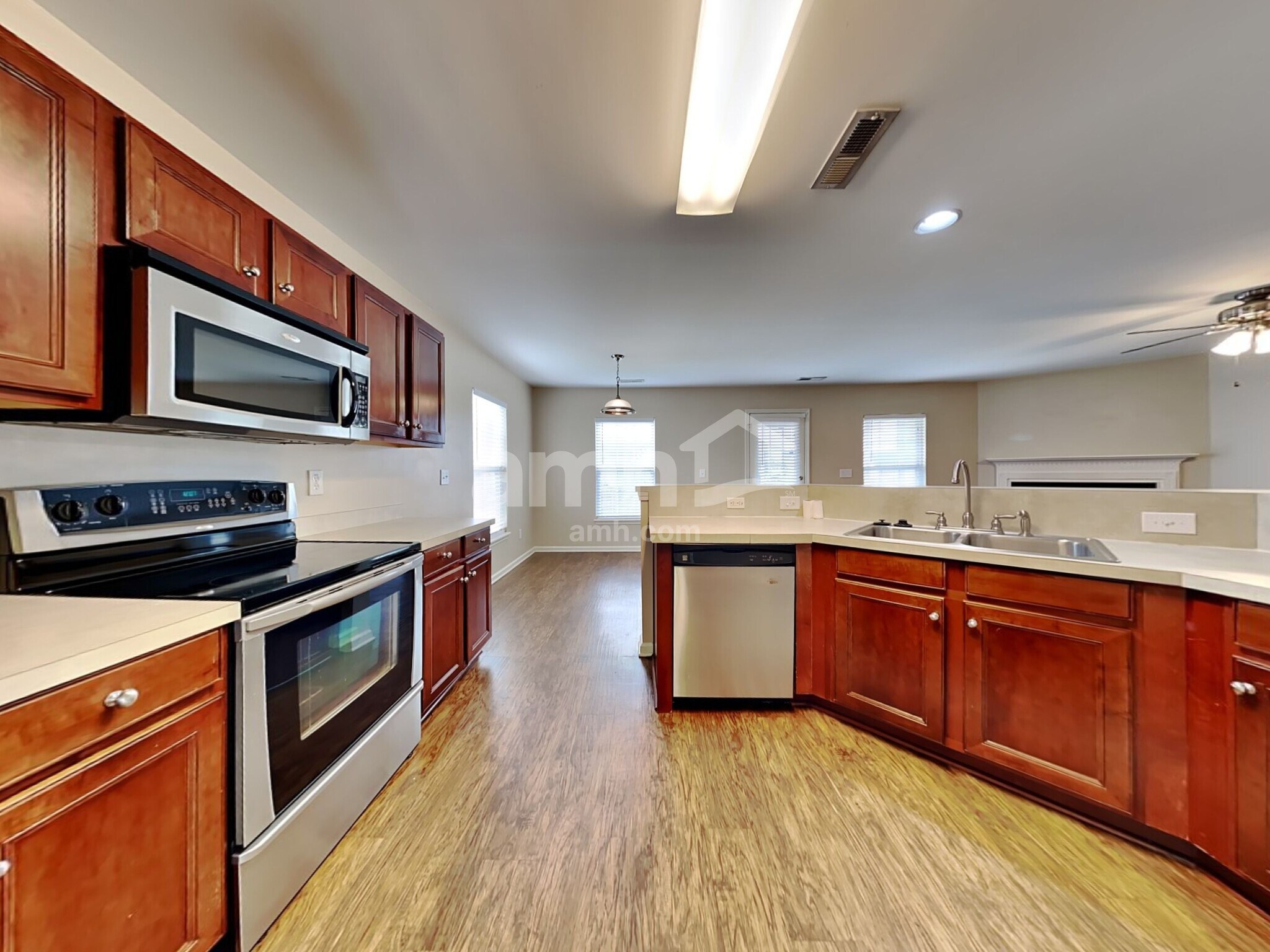 Building Photo - 4999 Ballantine Dr