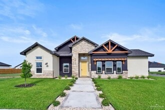 Building Photo - 12 Arboledas Dr