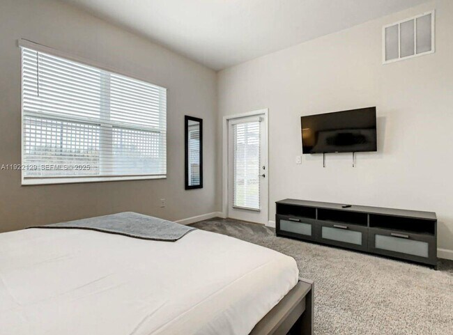 Building Photo - 653 Ocean Course Ave