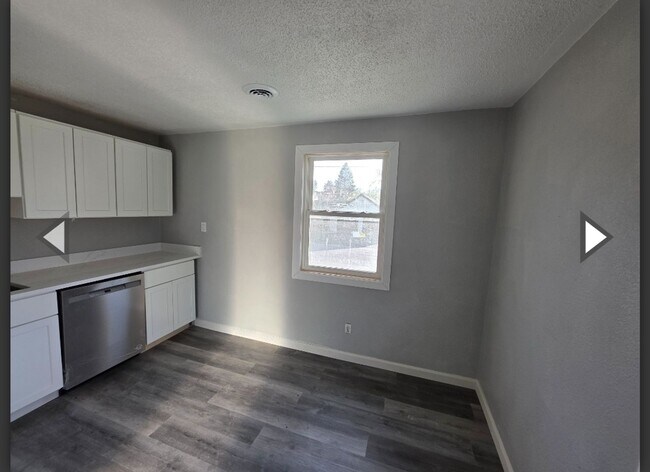 Building Photo - 107 Grundy St