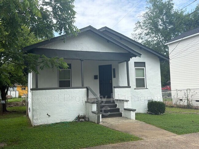 Building Photo - 557 N Willow St