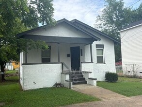 Building Photo - 557 N Willow St