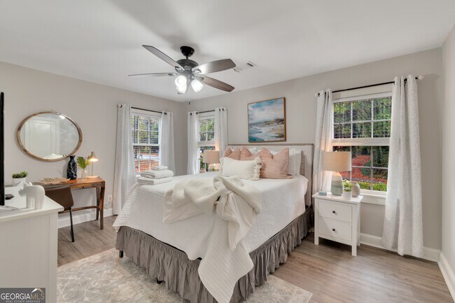 Building Photo - 94 Cochran Rd SE