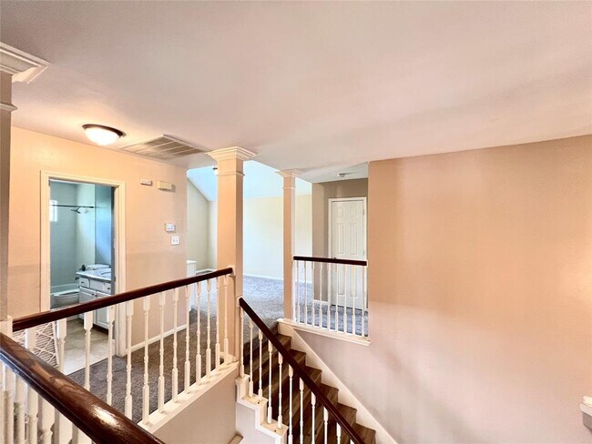 Building Photo - 22847 Red River Dr