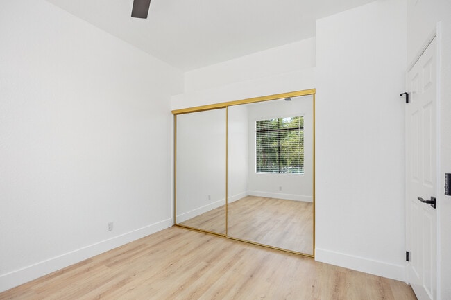 Building Photo - 31 Oak Knolls