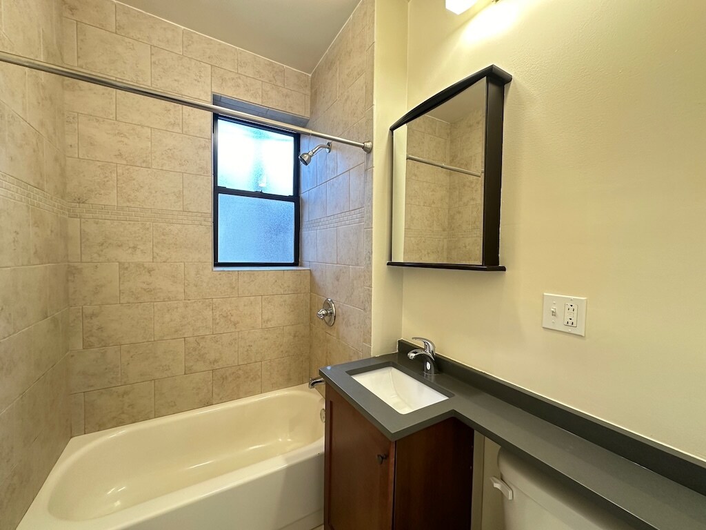 Building Photo - 348 Park Ave