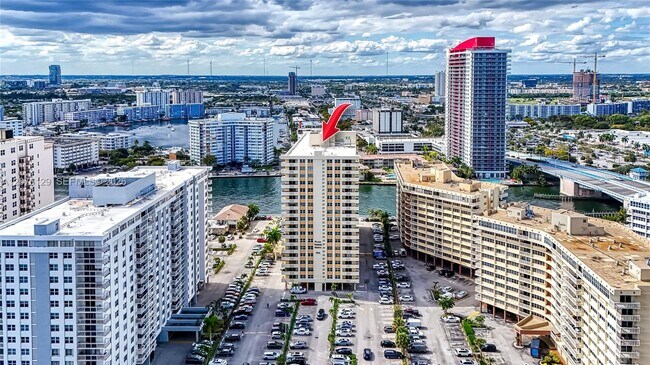 Building Photo - 1833 S Ocean Dr