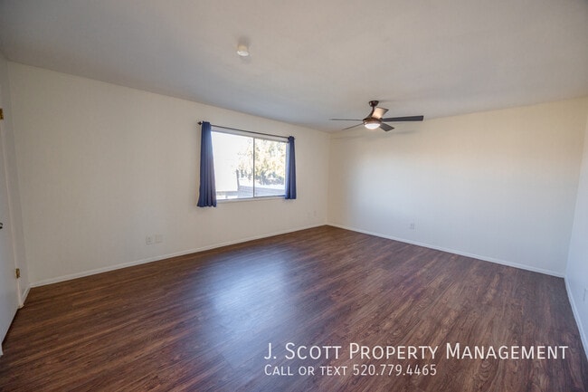 Building Photo - 1618 E Dunbar Dr