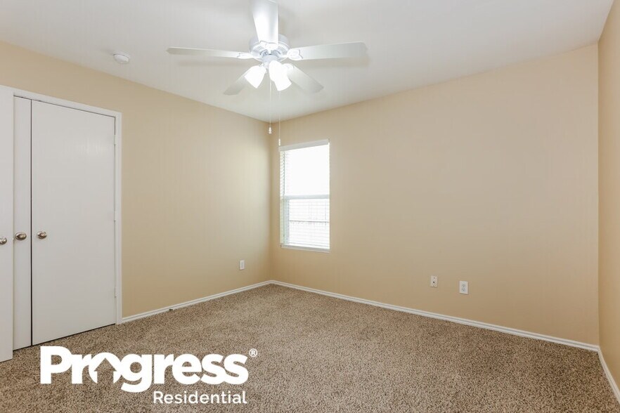 Building Photo - 8410 River Bluffs Dr