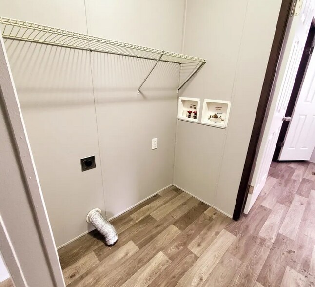 Building Photo - 7028 Bayview Dr