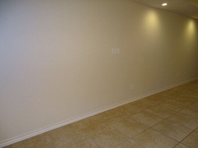 Building Photo - 6619 Arancione Ave