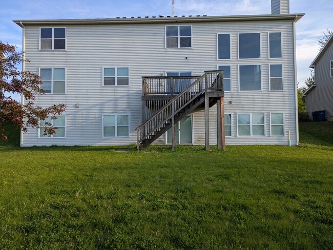Building Photo - 447 Red Cedar Rd