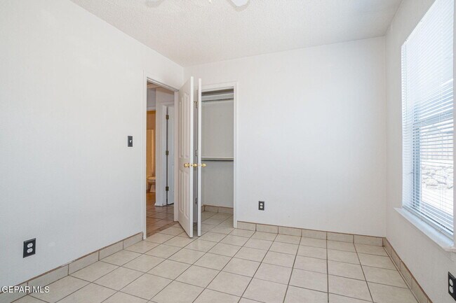 Building Photo - 2352 Tierra Blanda Dr
