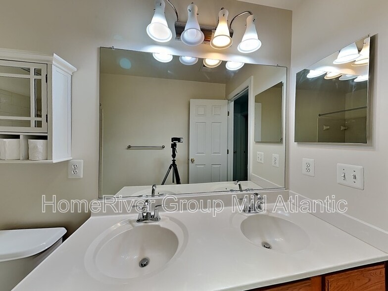 Building Photo - 16475 Kramer Estate Dr