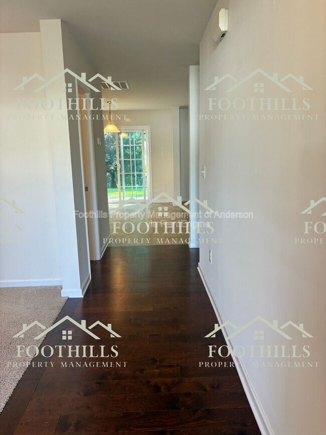 Building Photo - 31 Ravencrest Dr
