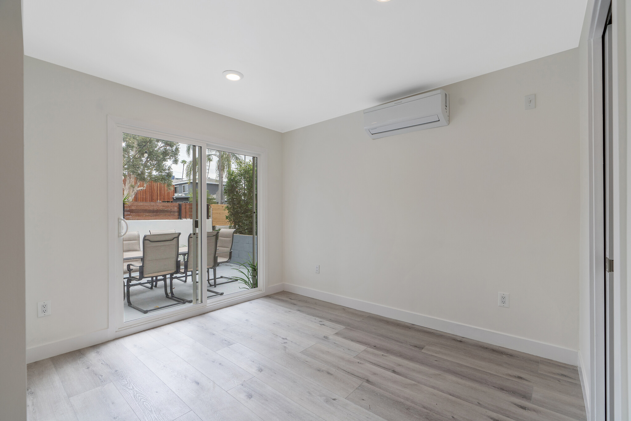 Building Photo - 1025 Pleasantview Ave