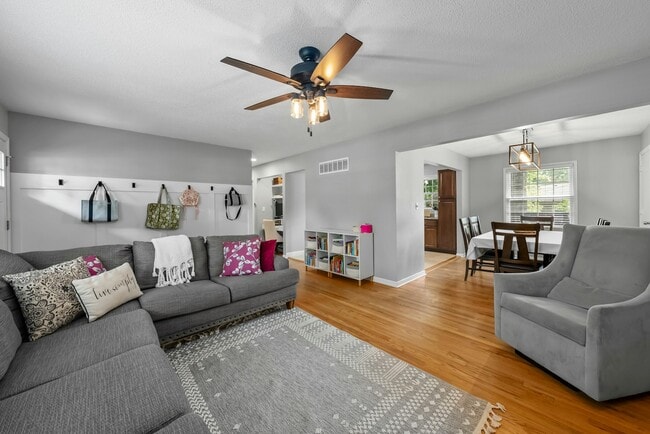 Building Photo - 7917 W 92nd Pl