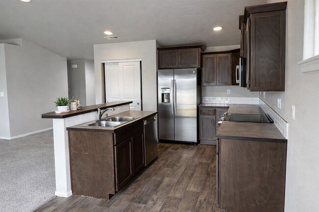 Building Photo - Now Available for Rent – A Place to Call Home in West Pasco