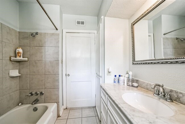 Building Photo - 3423 Ozark St