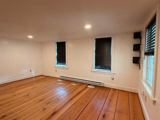 Building Photo - 27 Ashuelot St