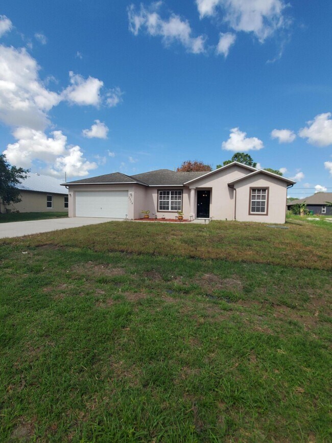 Building Photo - 3234 SW Fillmore St