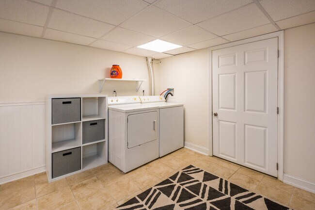 Building Photo - 600 S Linwood Ave