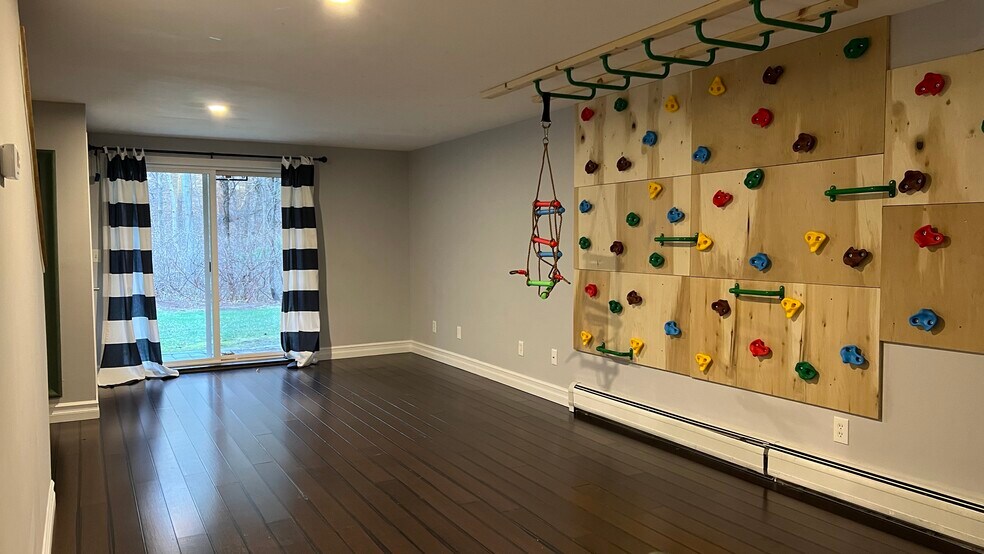 Building Photo - 201 Juniper Dr