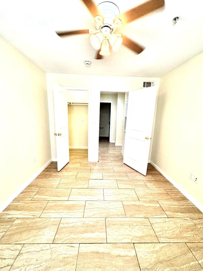Building Photo - 717 Richcrest Dr