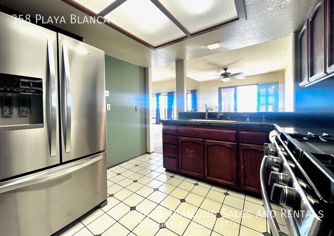 Building Photo - 358 Playa Blanca