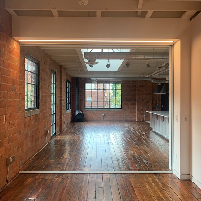 Building Photo - 855 N Pearl St