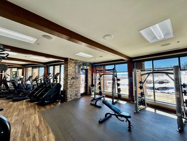 Building Photo - 873 Woodgate Dr