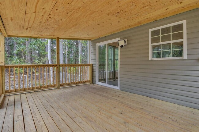 Building Photo - 3 Bedroom 2.5 Bathroom Home