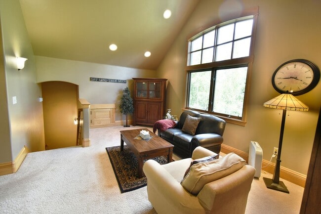 Building Photo - 13 Mallard Ln