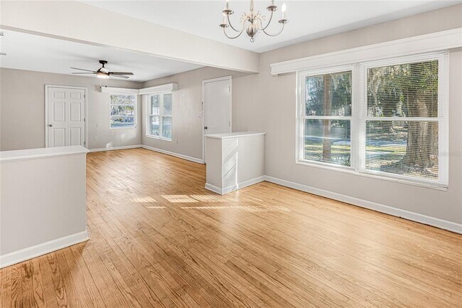 Building Photo - 1607 S Lakeview Ave