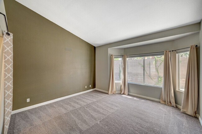Building Photo - One-of-A-Kind 2 Story, 3 Bedroom with 3 Full Baths Home in the Heart of Summerlin!